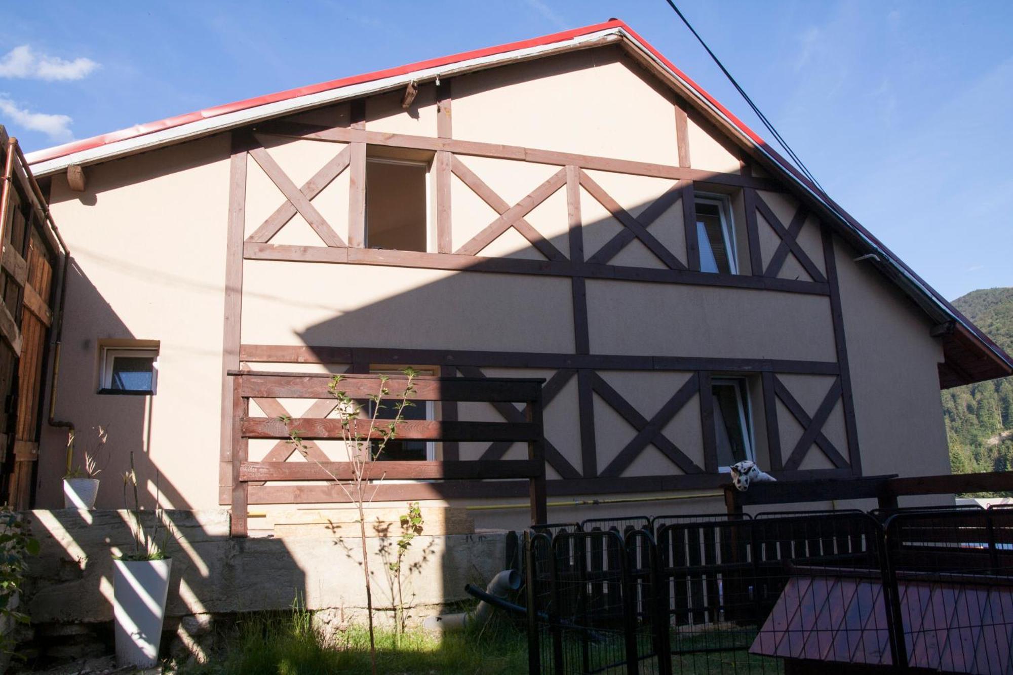 Apartamento Doi Iepuri Azuga Exterior foto